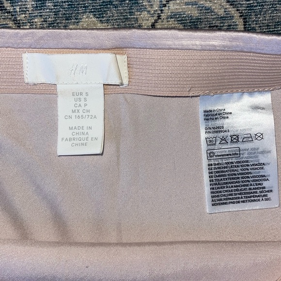 Light pink Satin skirt - Picture 2 of 3